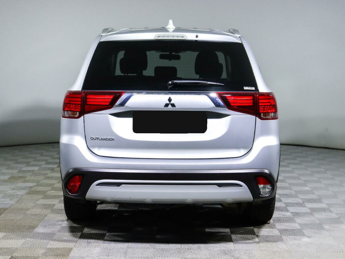 Mitsubishi Outlander, 2021