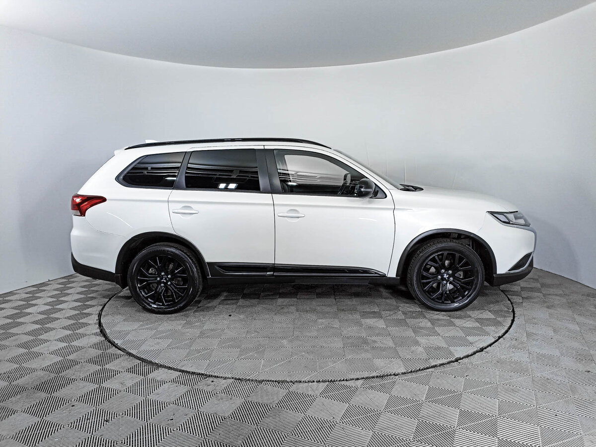 Mitsubishi Outlander, 2020