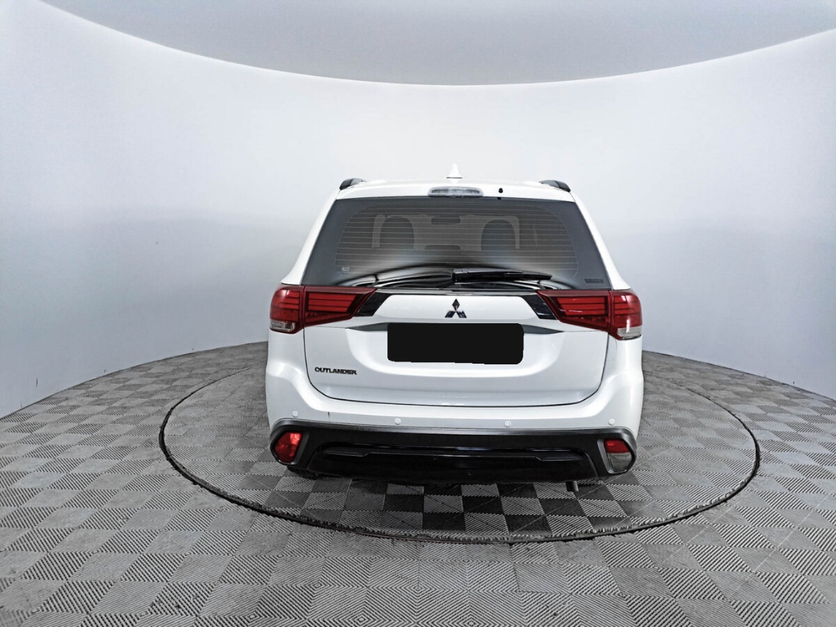 Mitsubishi Outlander, 2020