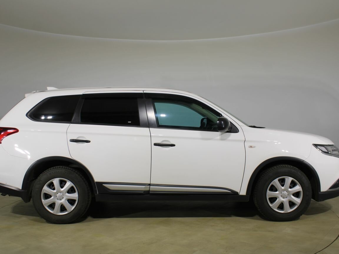 Mitsubishi Outlander, 2020