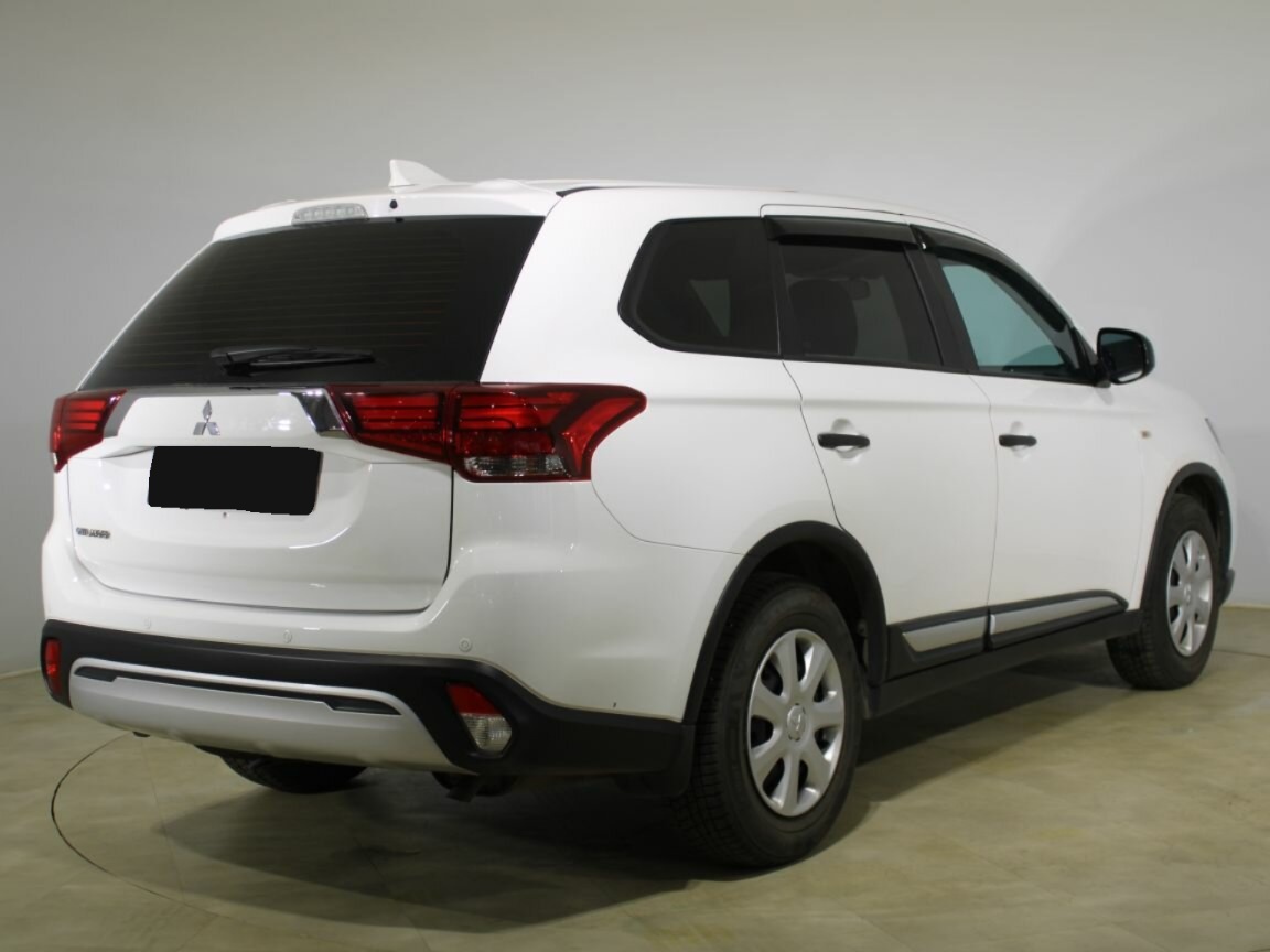 Mitsubishi Outlander, 2020