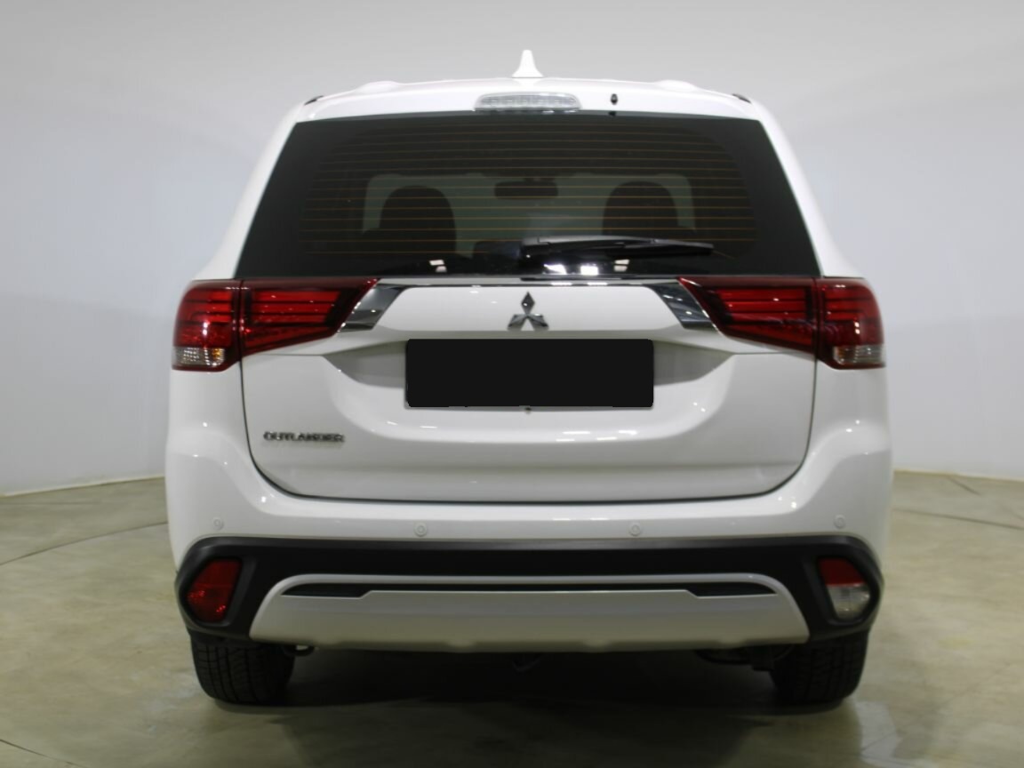 Mitsubishi Outlander, 2020
