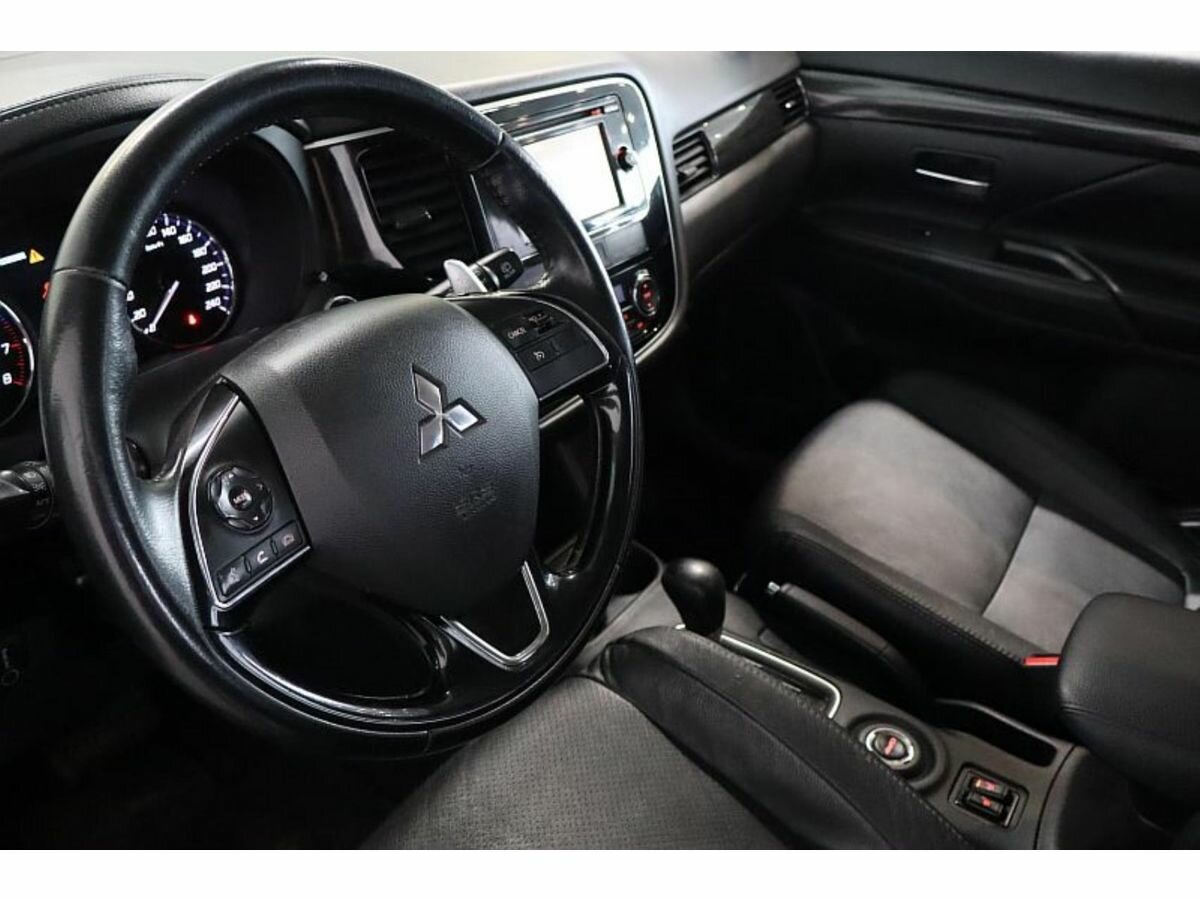 Mitsubishi Outlander, 2015