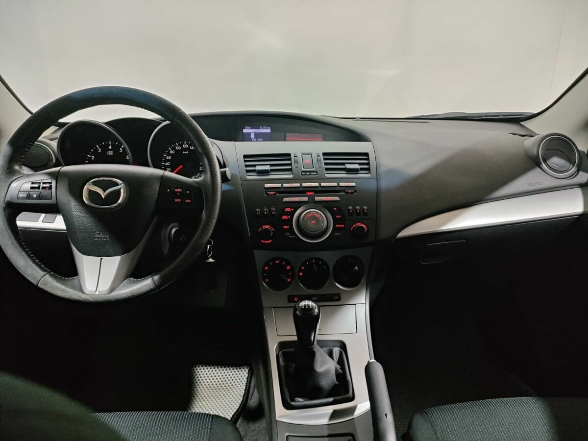 Mazda 3, 2011