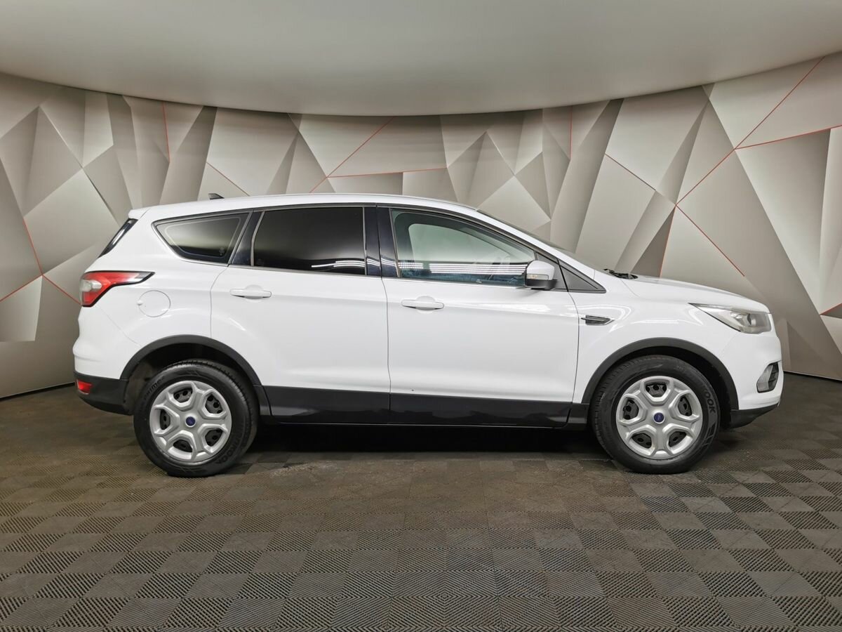 Ford Kuga, 2017