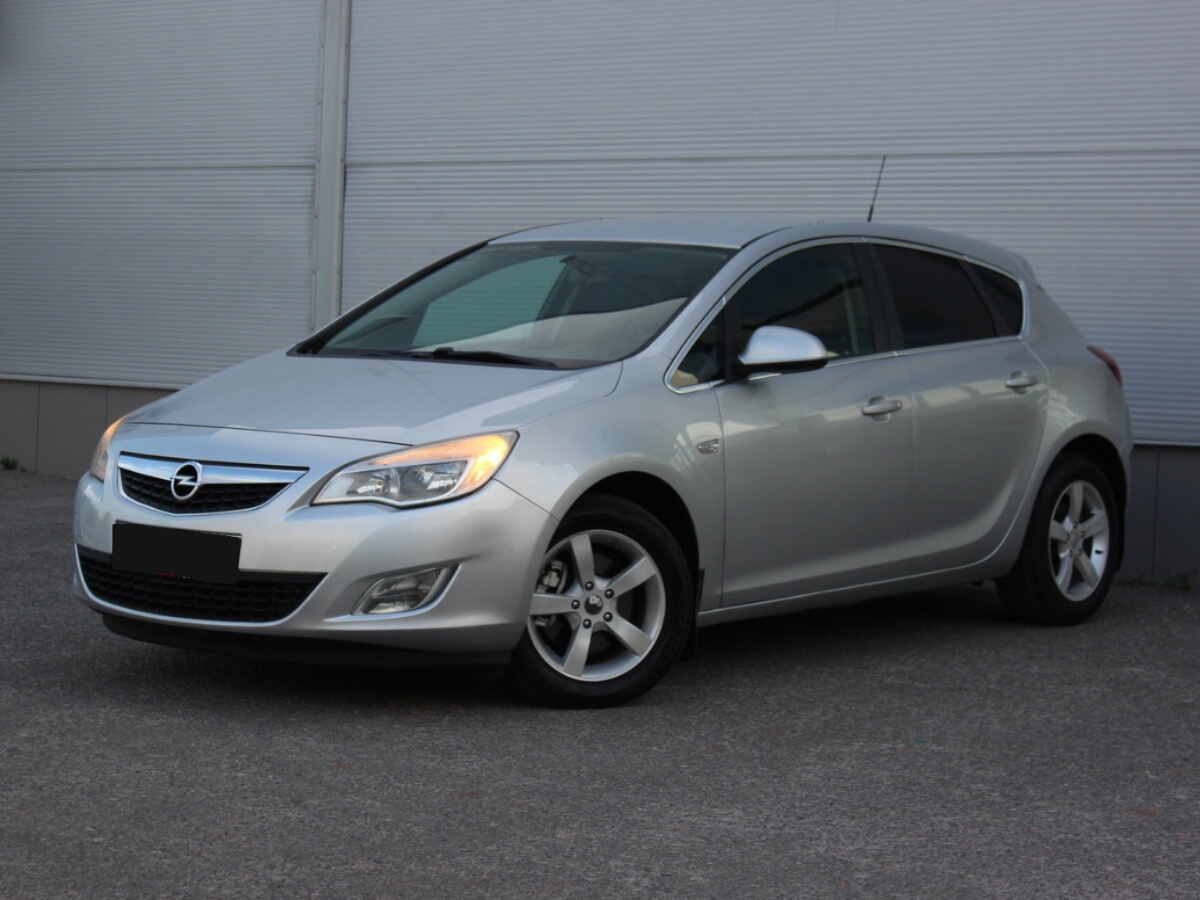 Opel Astra, 2011